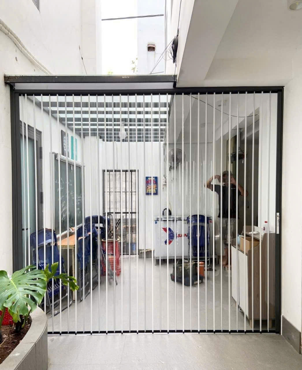 Vách Ngăn Nhựa Trong Suốt